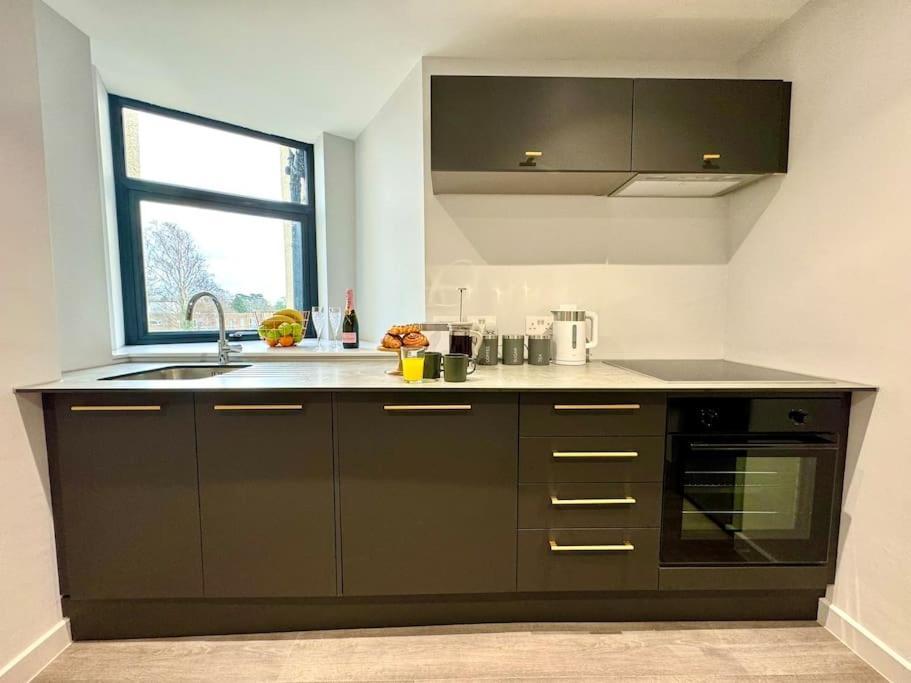 Bournemouth Getaway: 3Br Apartment Near Beach Ngoại thất bức ảnh